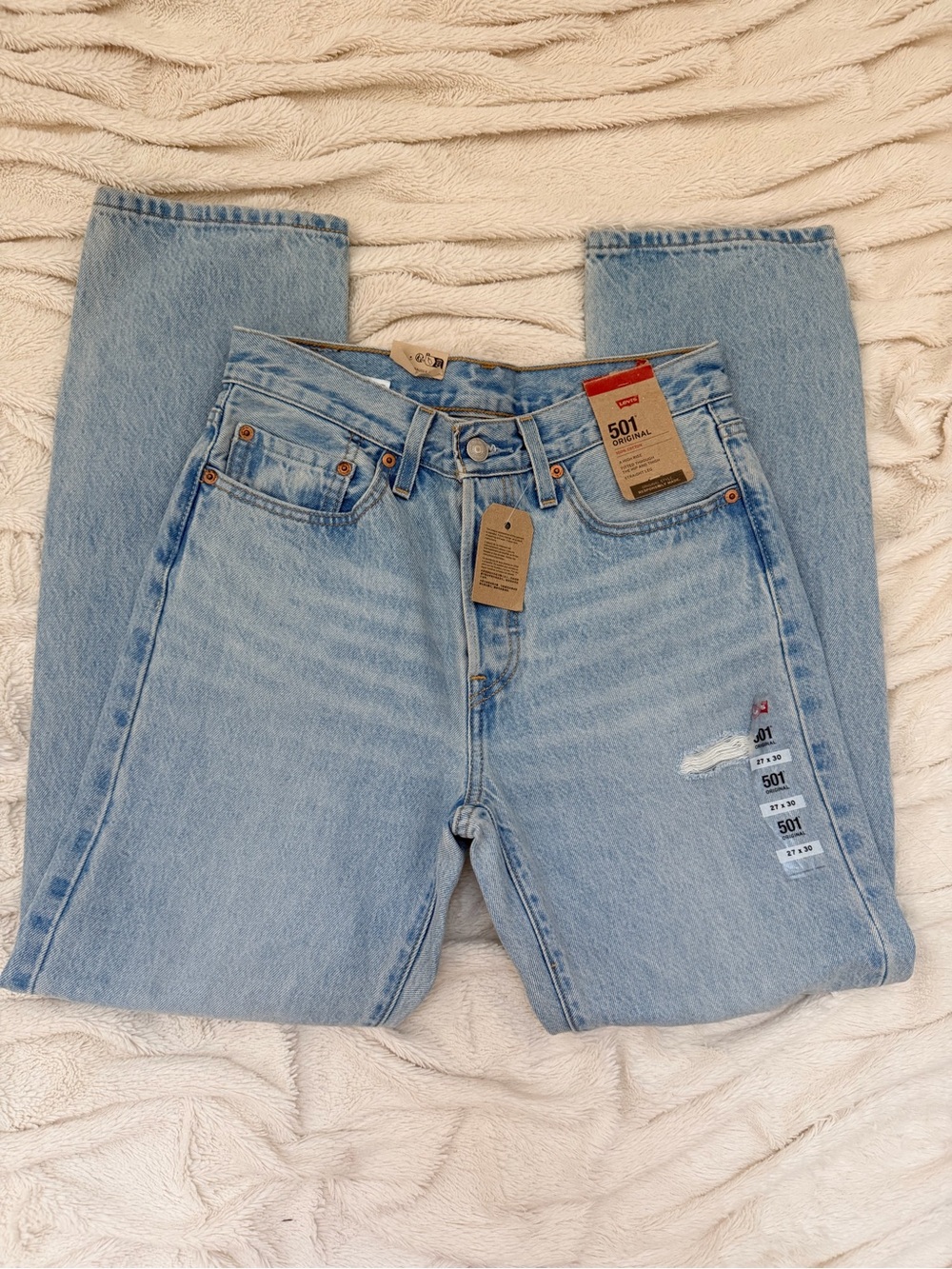 NWT Levi’s 501 original fit distressed jeans light wash Sz 27x30 women’s